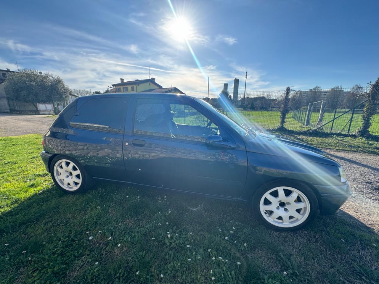 Renault Clio 1.8i 16V cat #MM