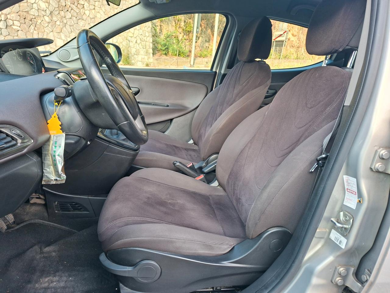 Lancia Ypsilon 1.2 GPL FINO AL 2034 / DA NEOPATENTATI / EURO 6