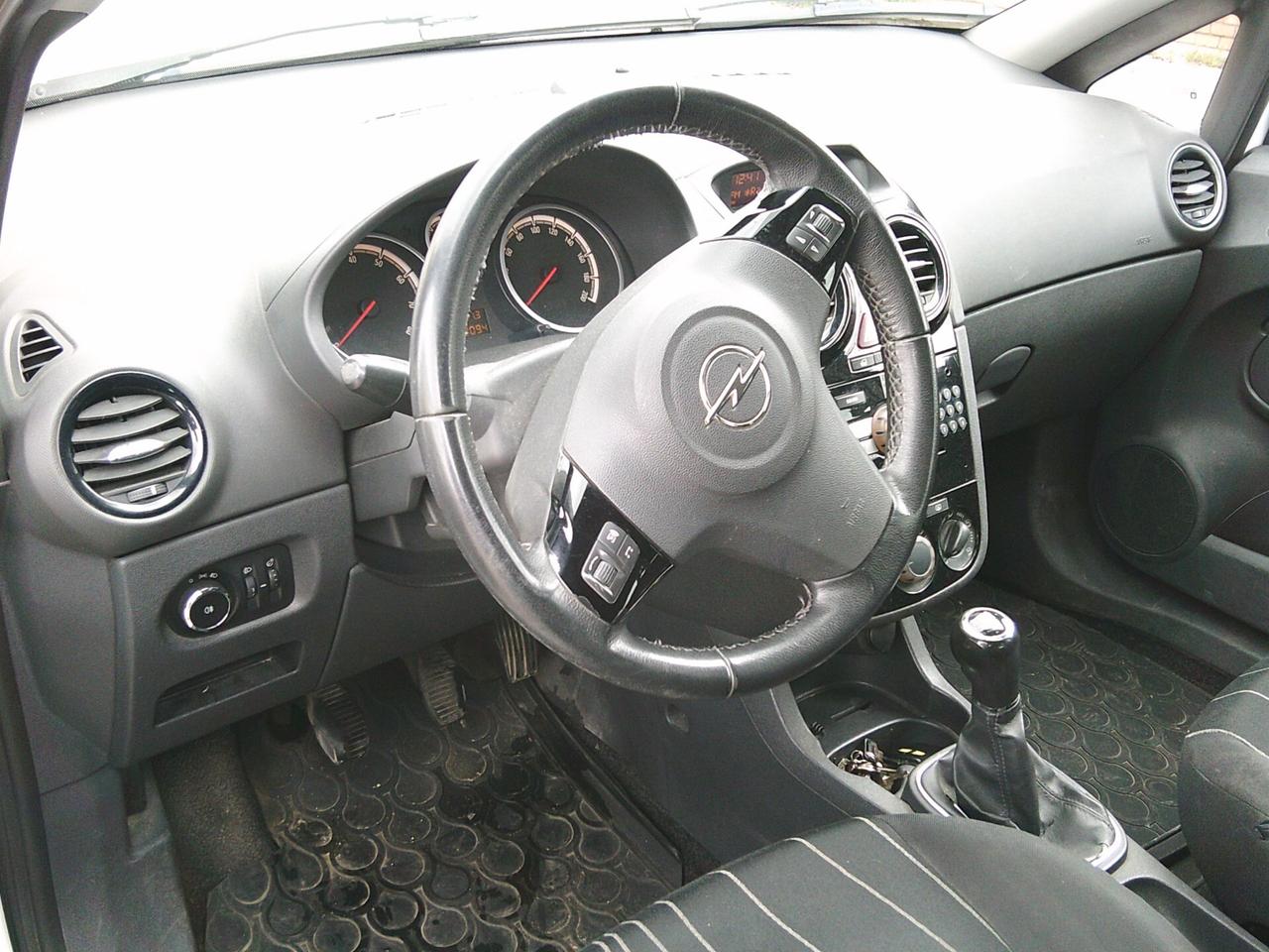 Opel Corsa 1.2 5 porte