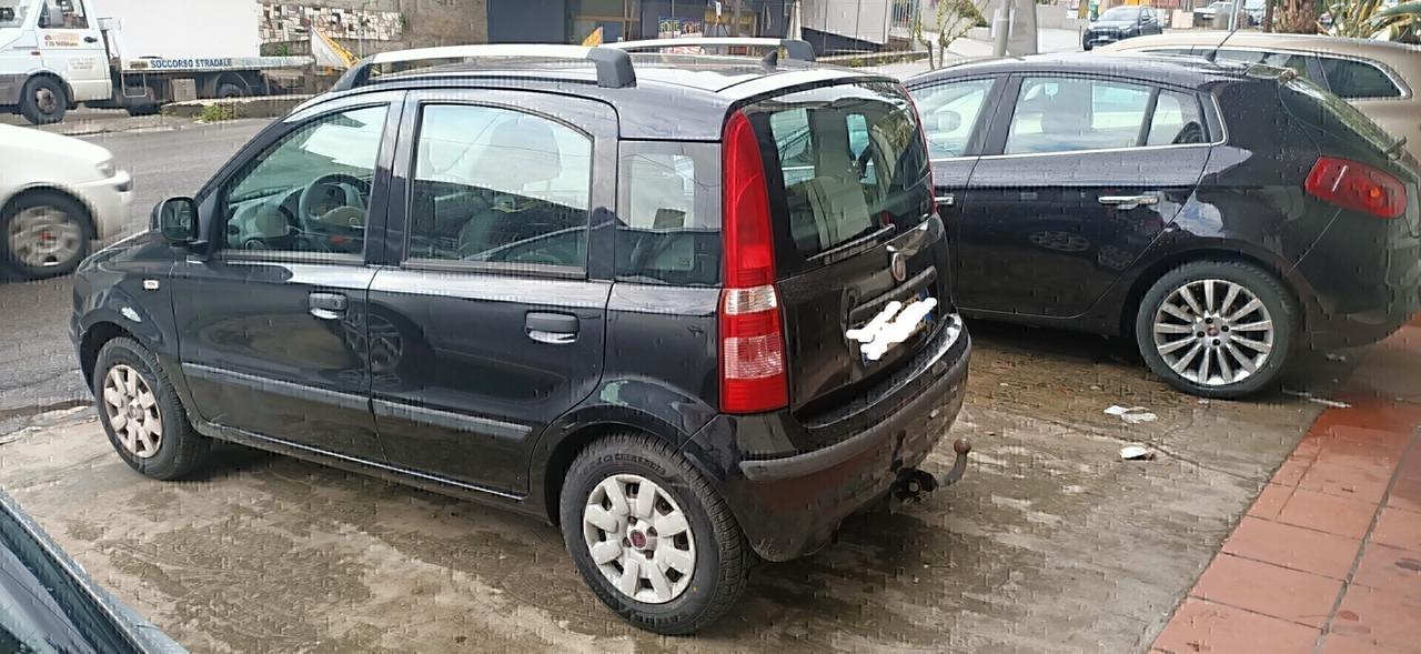 Fiat Panda 1.2 Dynamic benzina E GPL distribuzione sostituita da poco anno 2010 con gancio di traino