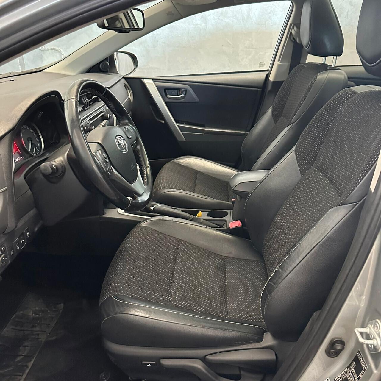 Toyota Auris 2.0 D-4D Lounge