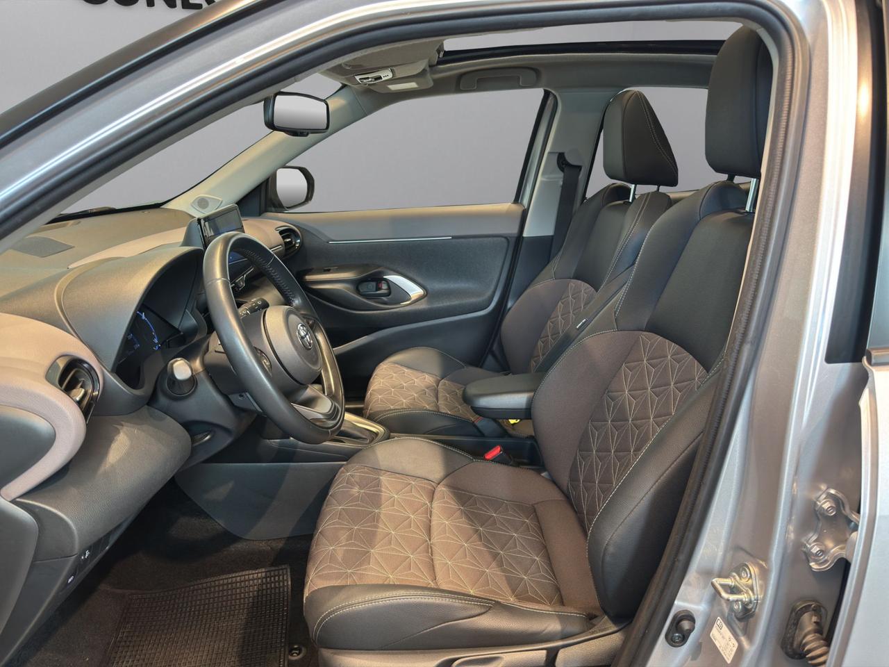 Toyota Yaris Cross 1.5h Lounge fwd 116cv e-cvt