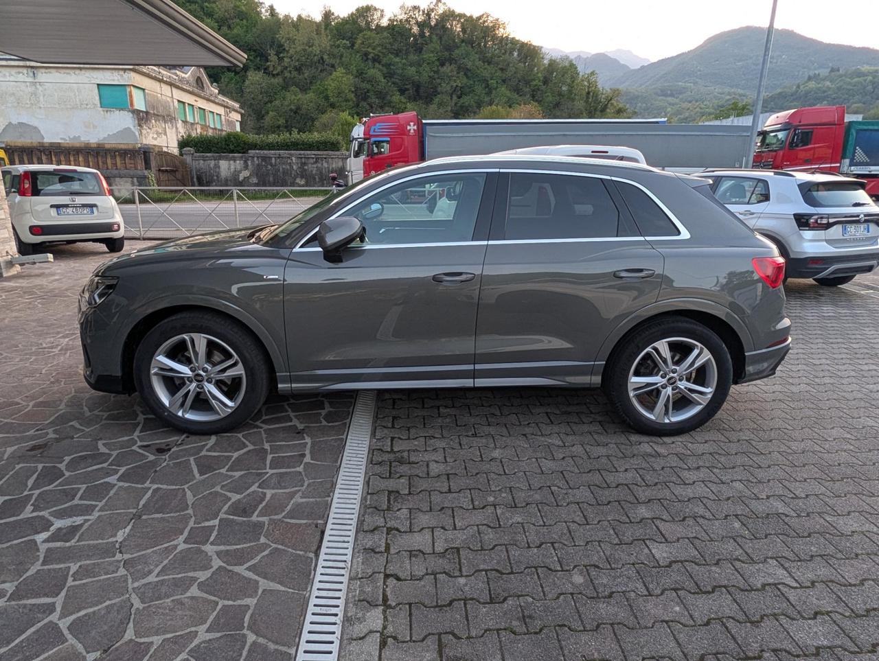 Audi Q3 35 2.0 tdi S line edition s-tronic
