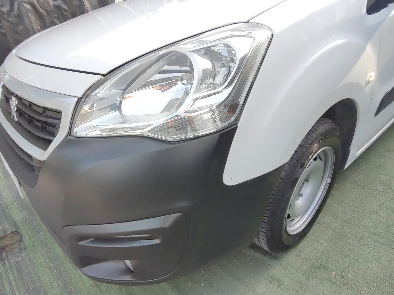 Peugeot Partner maxi prolungato 5 posti