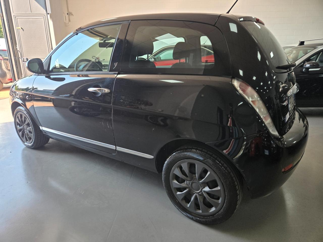 Lancia Ypsilon 1.2 69 CV Argento
