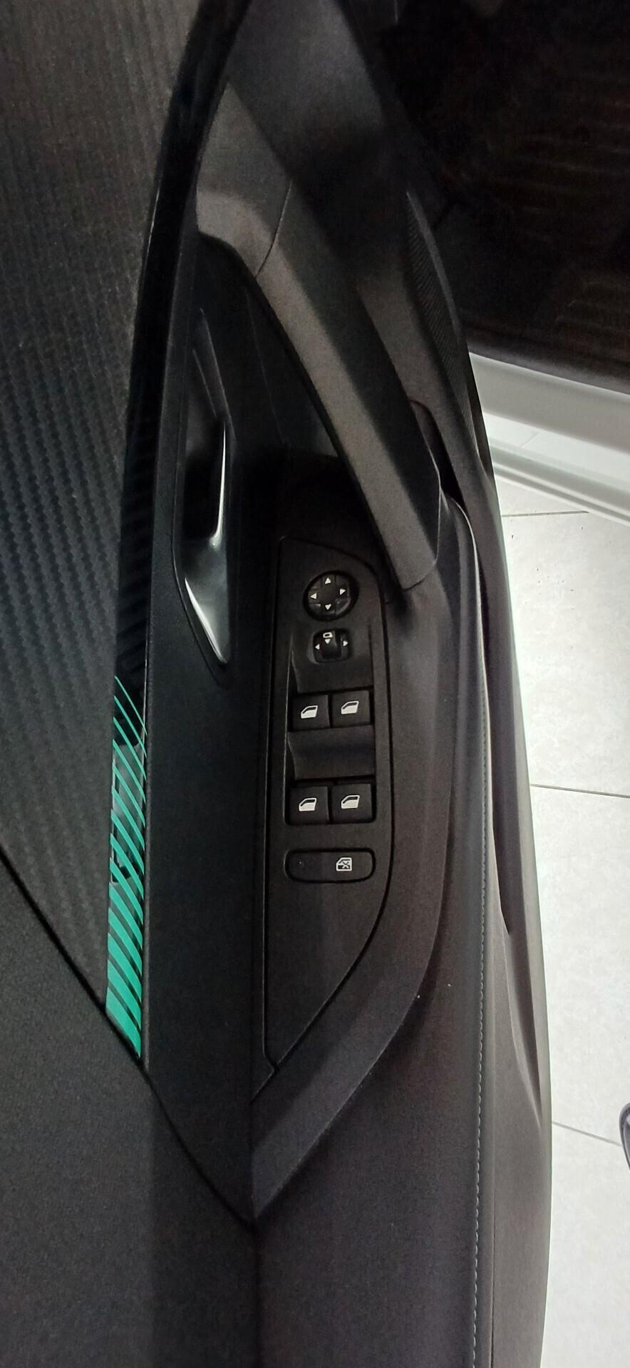 Peugeot 2008 BlueHDi 130 S&S EAT8 Allure Pack