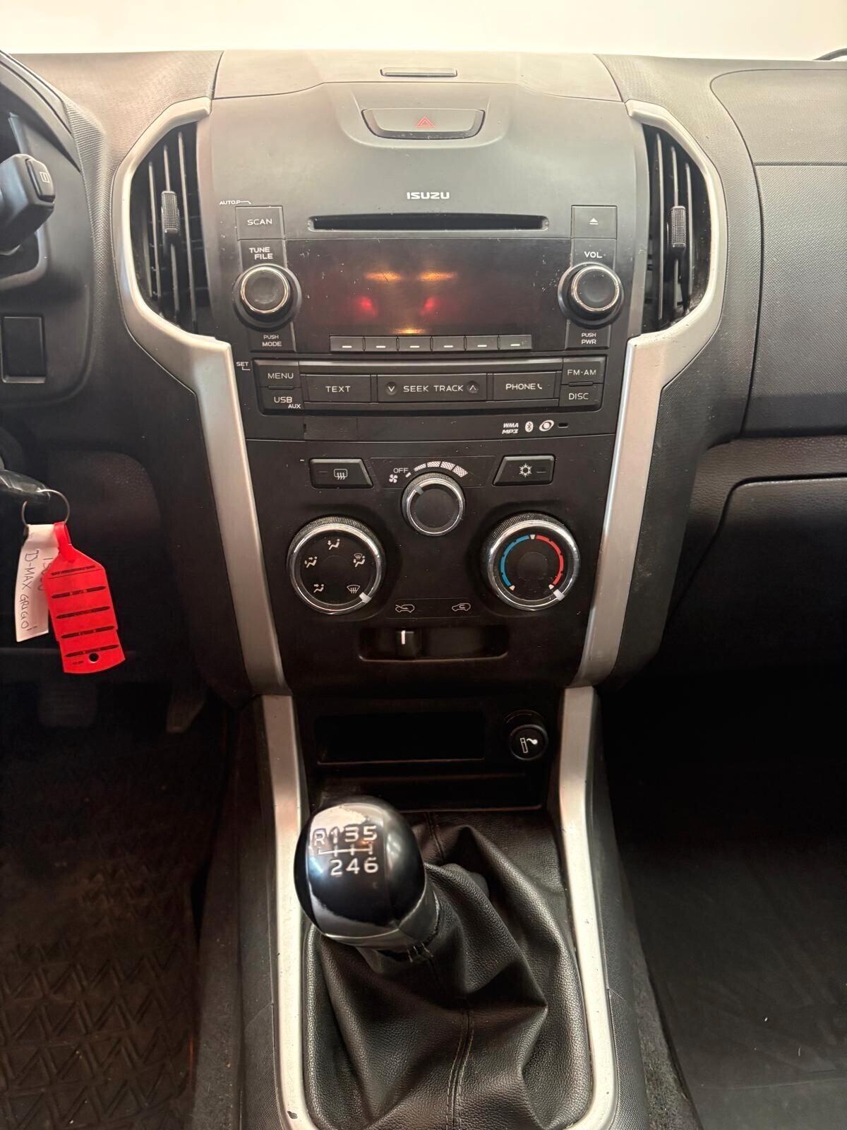 ISUZU PICK-UP -D-MAX DOPPIA CABINA 4X4 POSTI 5 GANCIO TRAINO Diesel 2.5 CV 163 Km 196.696 garanzia 12 mesi