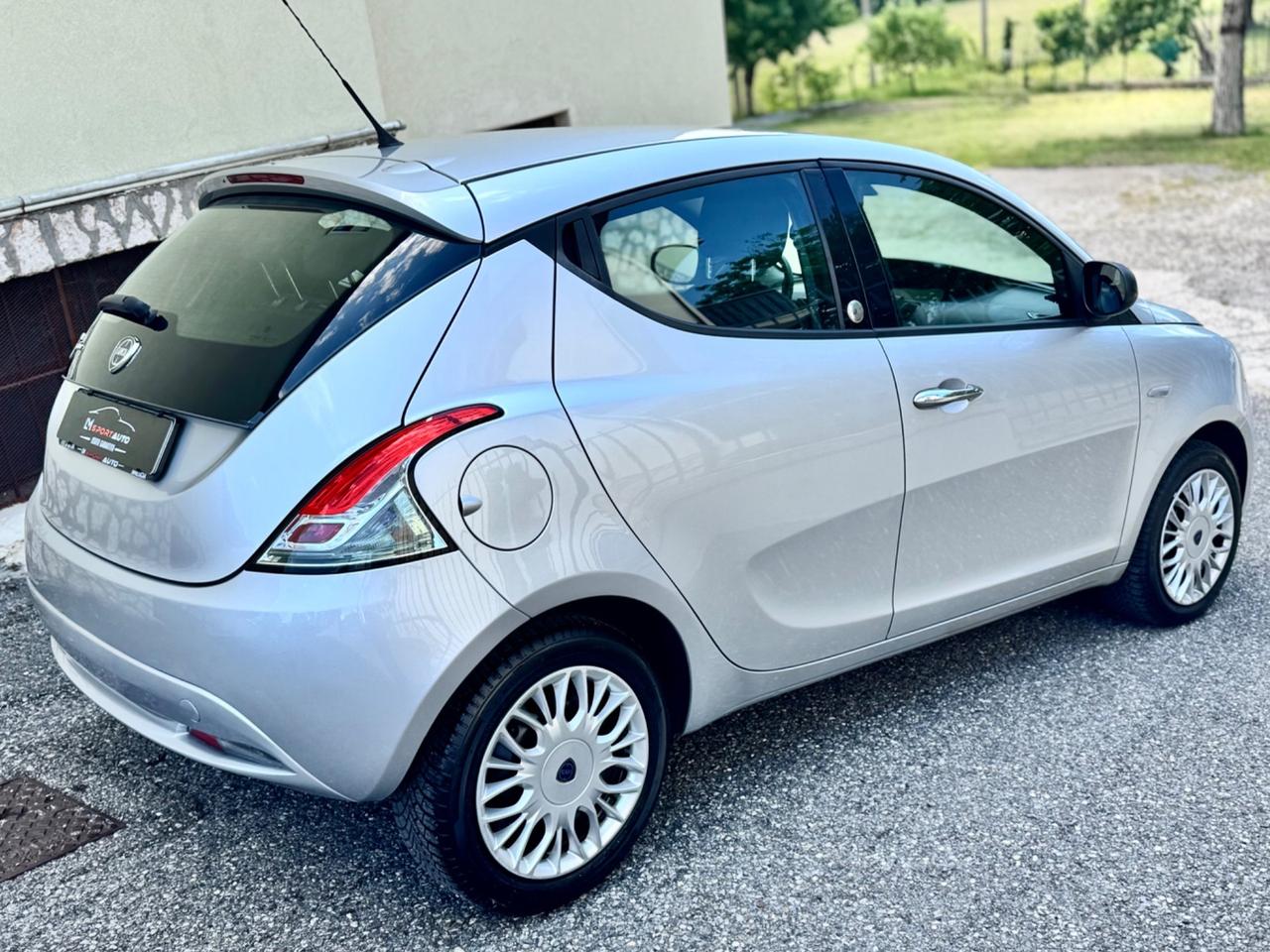 LANCIA YPSILON ECOCHIC 1.2 GPL PARI AL NUOVO
