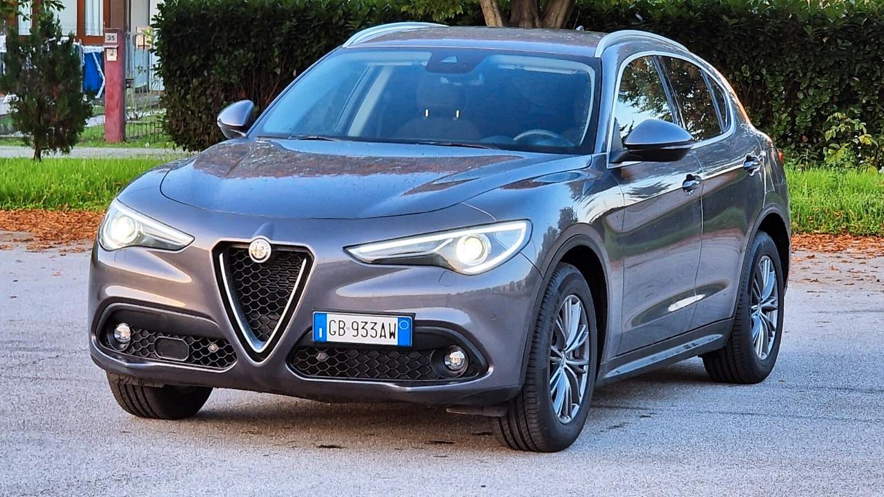 Alfa Romeo Stelvio 2.2 Turbodiesel 160 CV AT8 RWD Sport-Tech