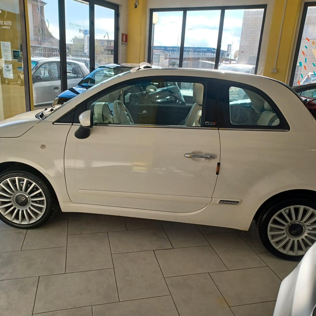 FIAT 500 1.2 CABRIOLET TENUTA IN MODO MANIACALE
