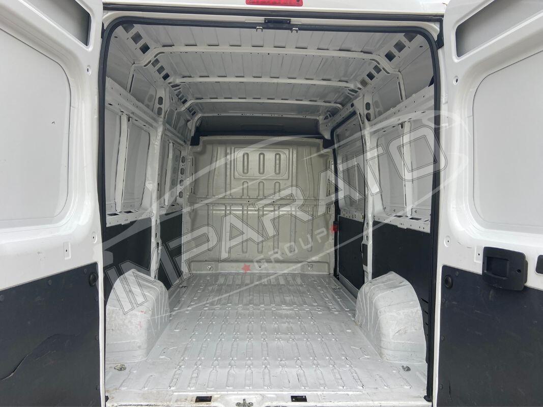 Peugeot Boxer 333 L2H2 2.2 BLUEHDI 140CV SES