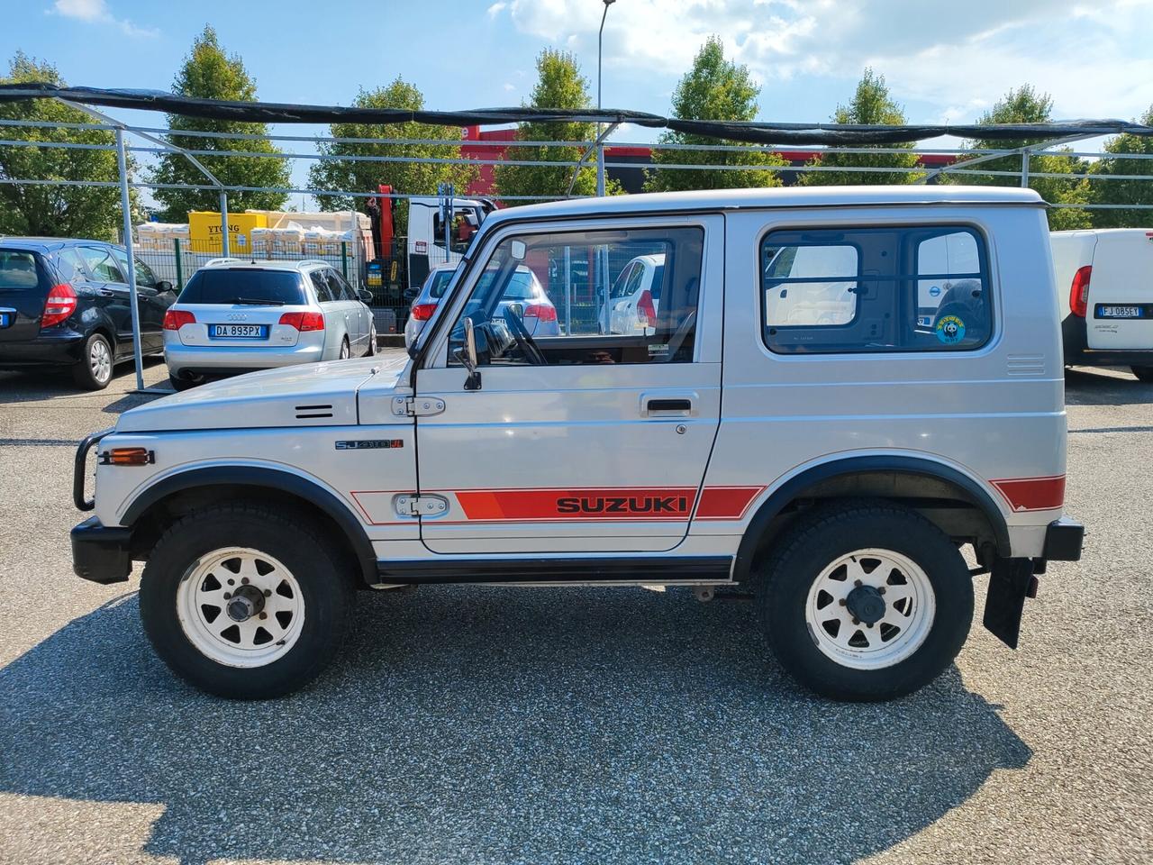 Suzuki SJ 410 SJ410 Berlina De Luxe