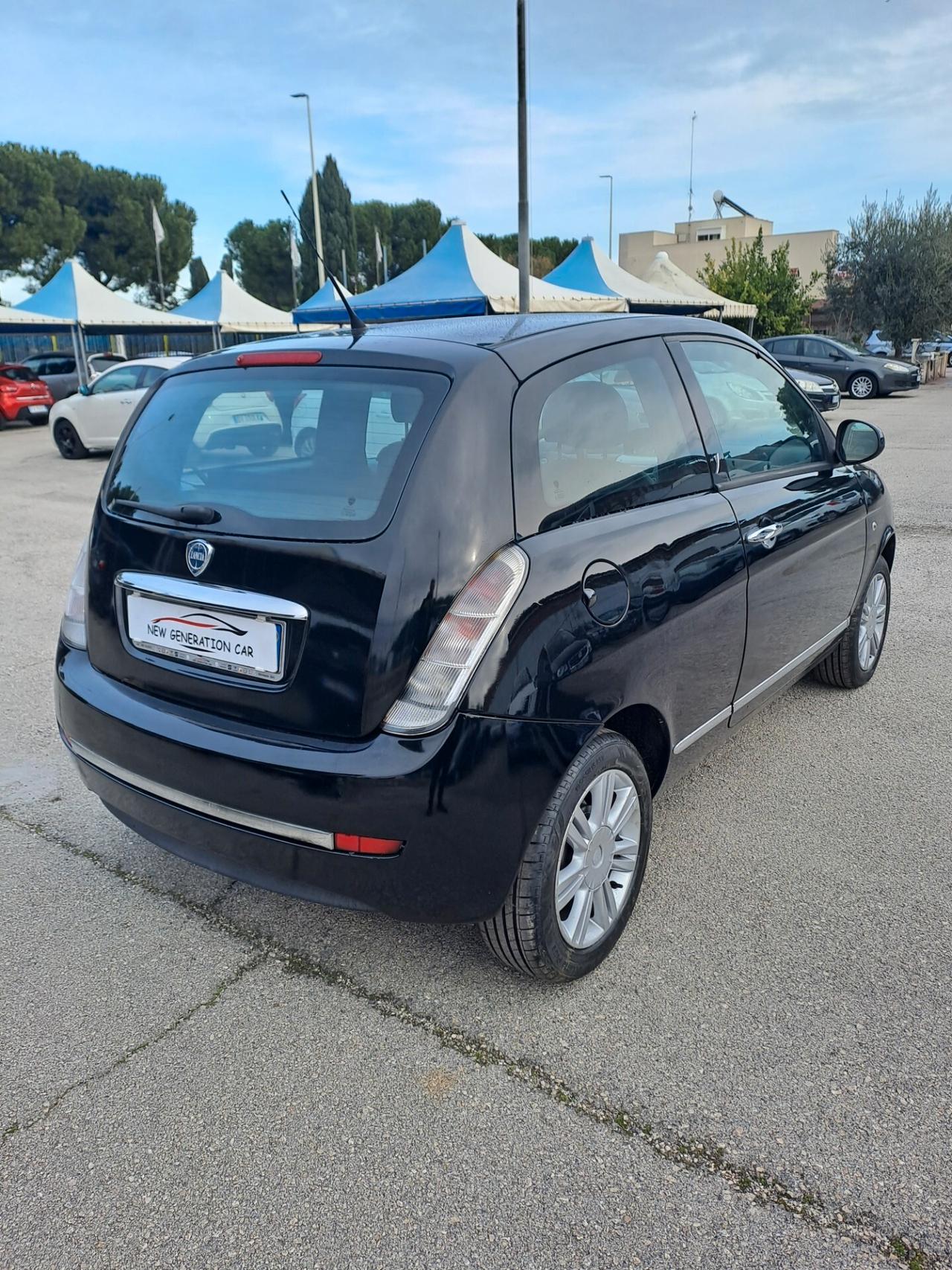 Lancia Ypsilon 1.3 MJT 75 CV Platino