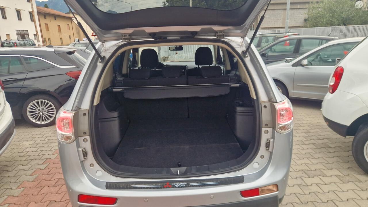 Mitsubishi Outlander 2.2 DI-D 4x4 full automatico