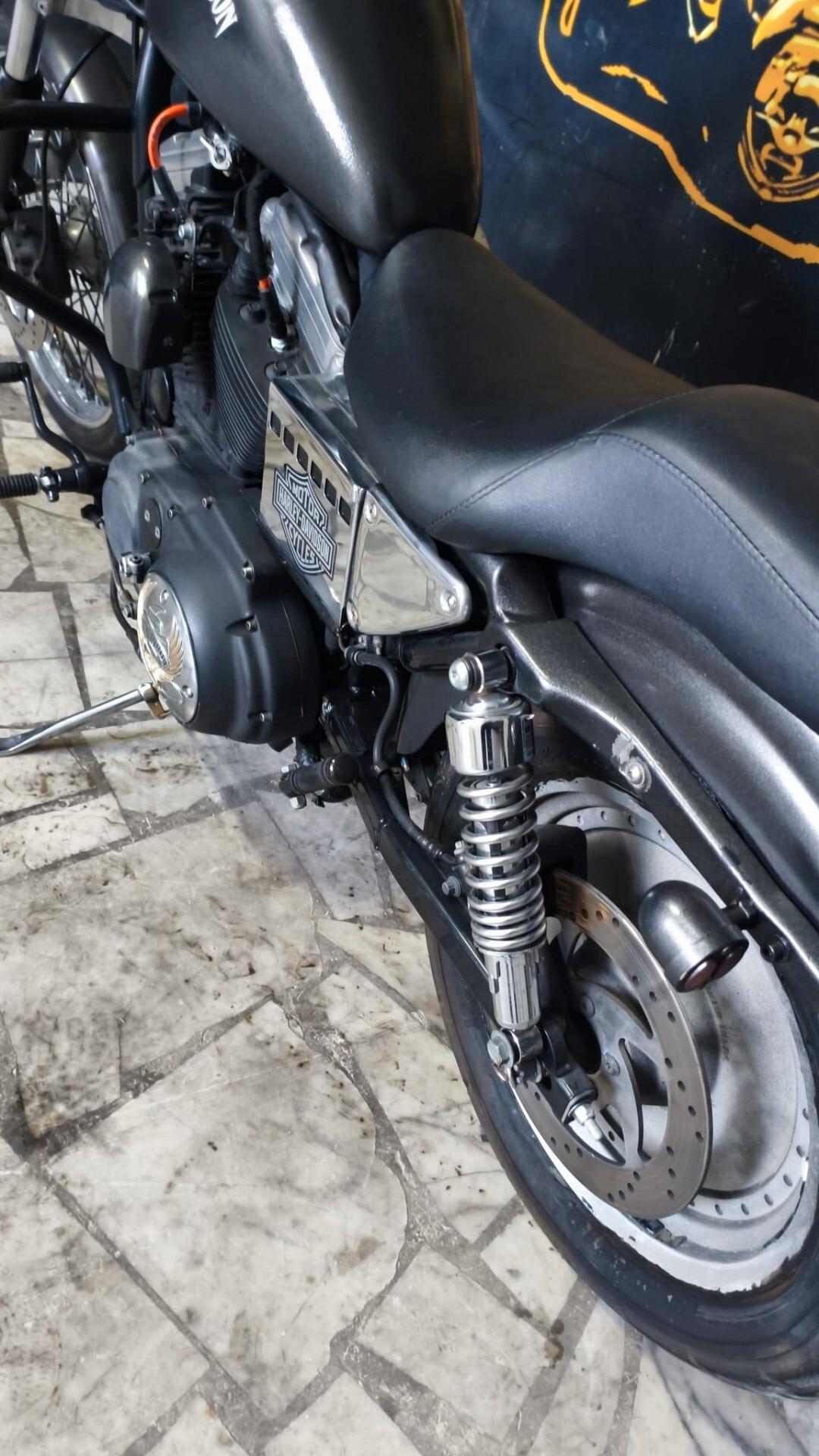 Harley-Davidson 883C – Anno 2000