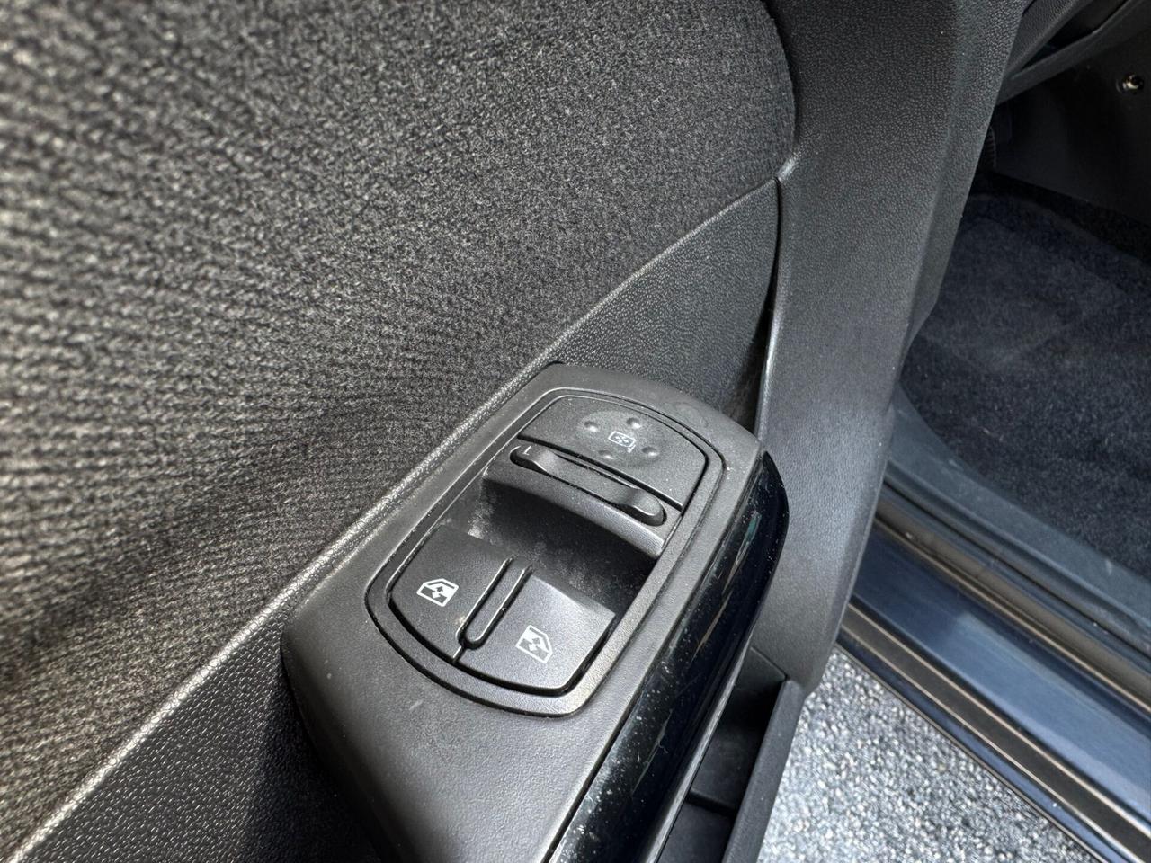 Opel Corsa Restayling 1.2benz 5 porte Full Perfett