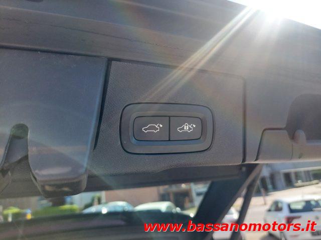 VOLVO XC60 B4 (d) AWD Geartronic Momentum Pro PROMO PRIMAVERA