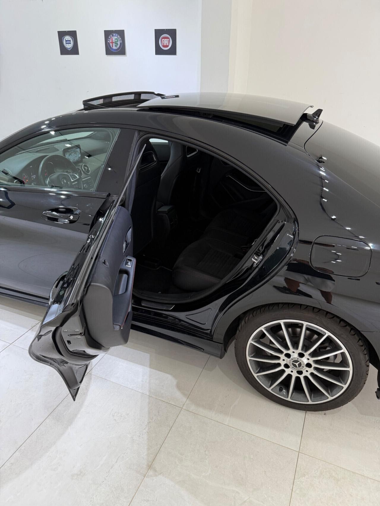CLA 220 D AUTOMATIC PREMIUM TOTAL BLACK