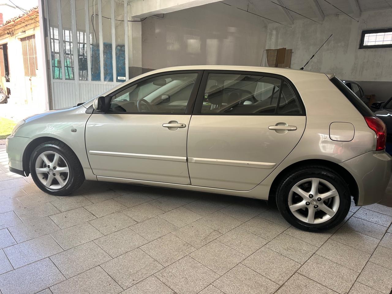 Toyota Corolla 2.0 16V D-4D 5 porte Sol