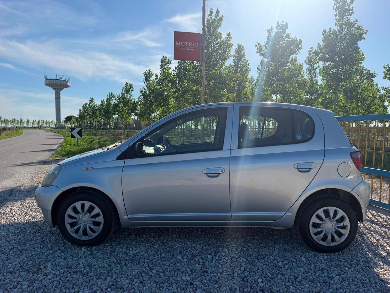 Toyota Yaris 1.0i 16V cat 5 porte Sol