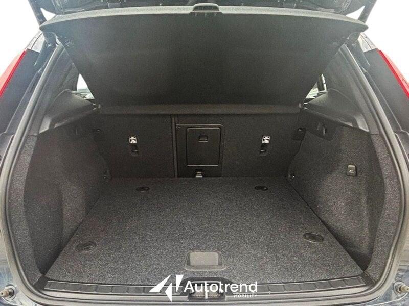 Volvo XC40 T2 129 CV Automatica NAVI LED Momentum Pro N1 Autocarro