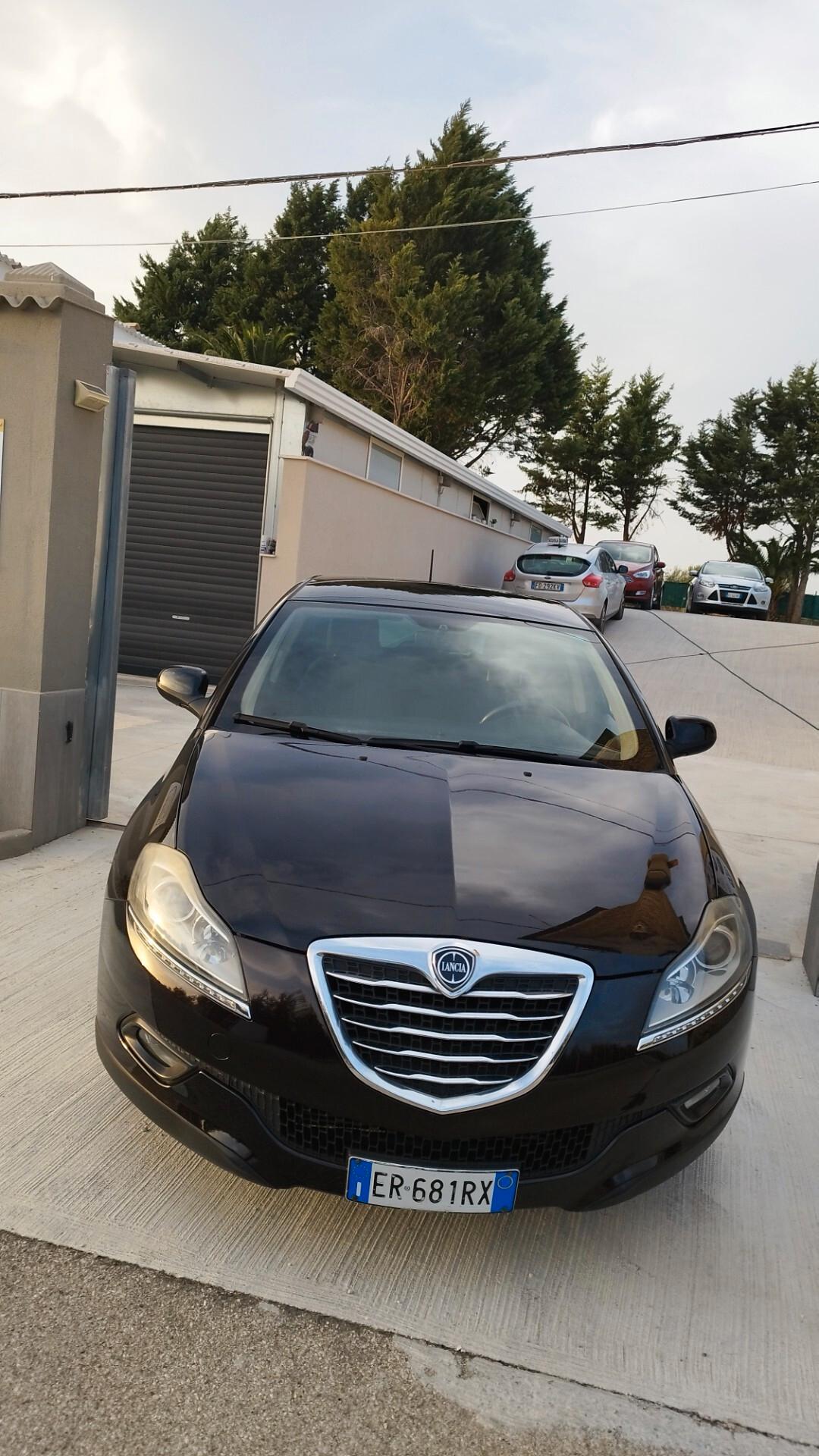 Lancia Delta 1.6 MJT DPF 105 CV Silver