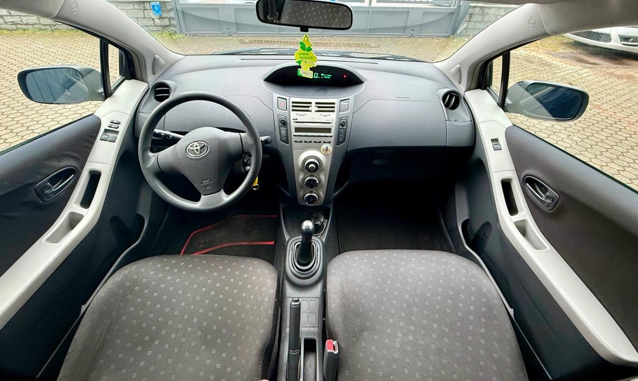 Toyota Yaris 1.0 5 porte