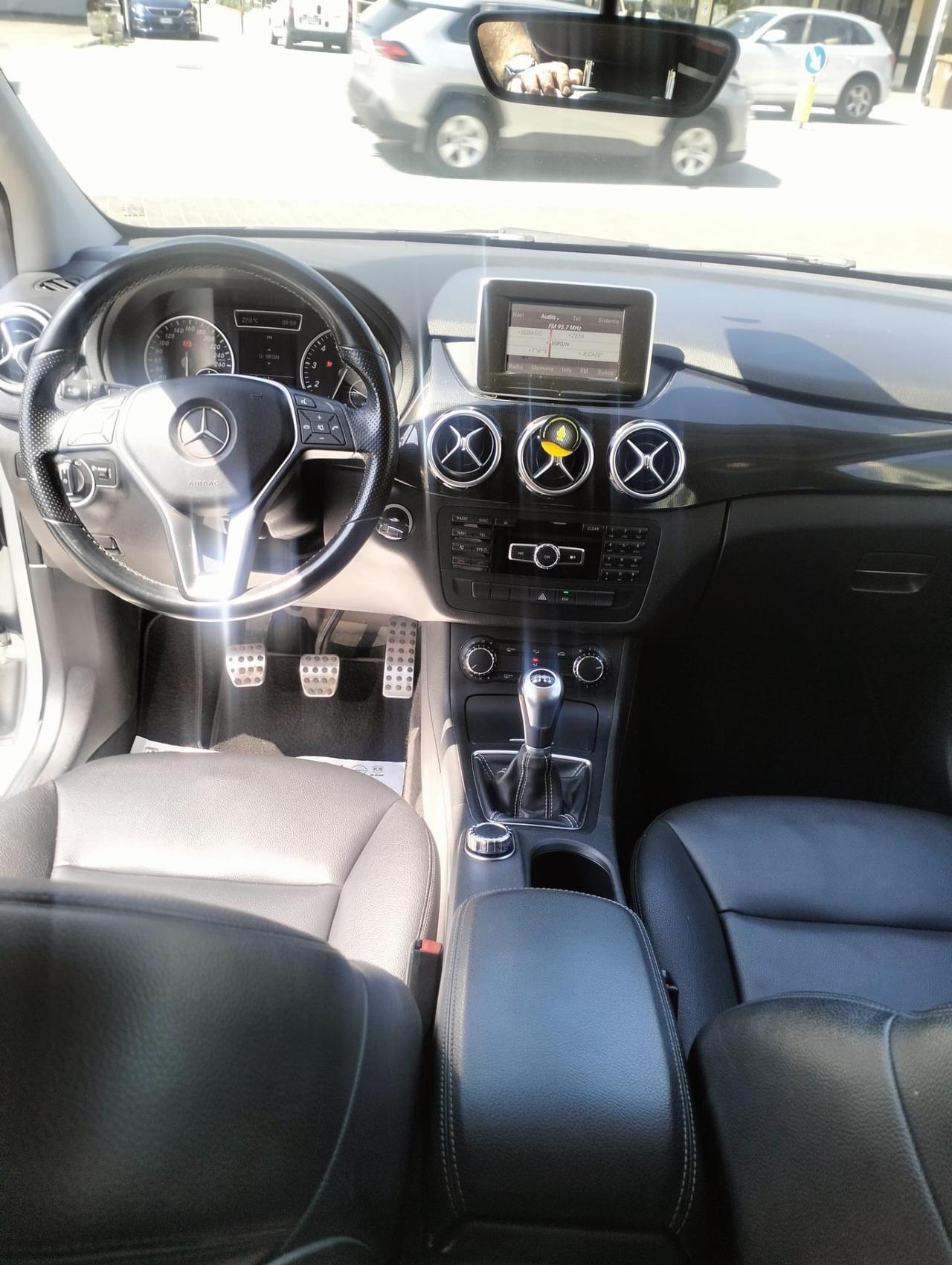 Mercedes-benz B 180 Benz Premium