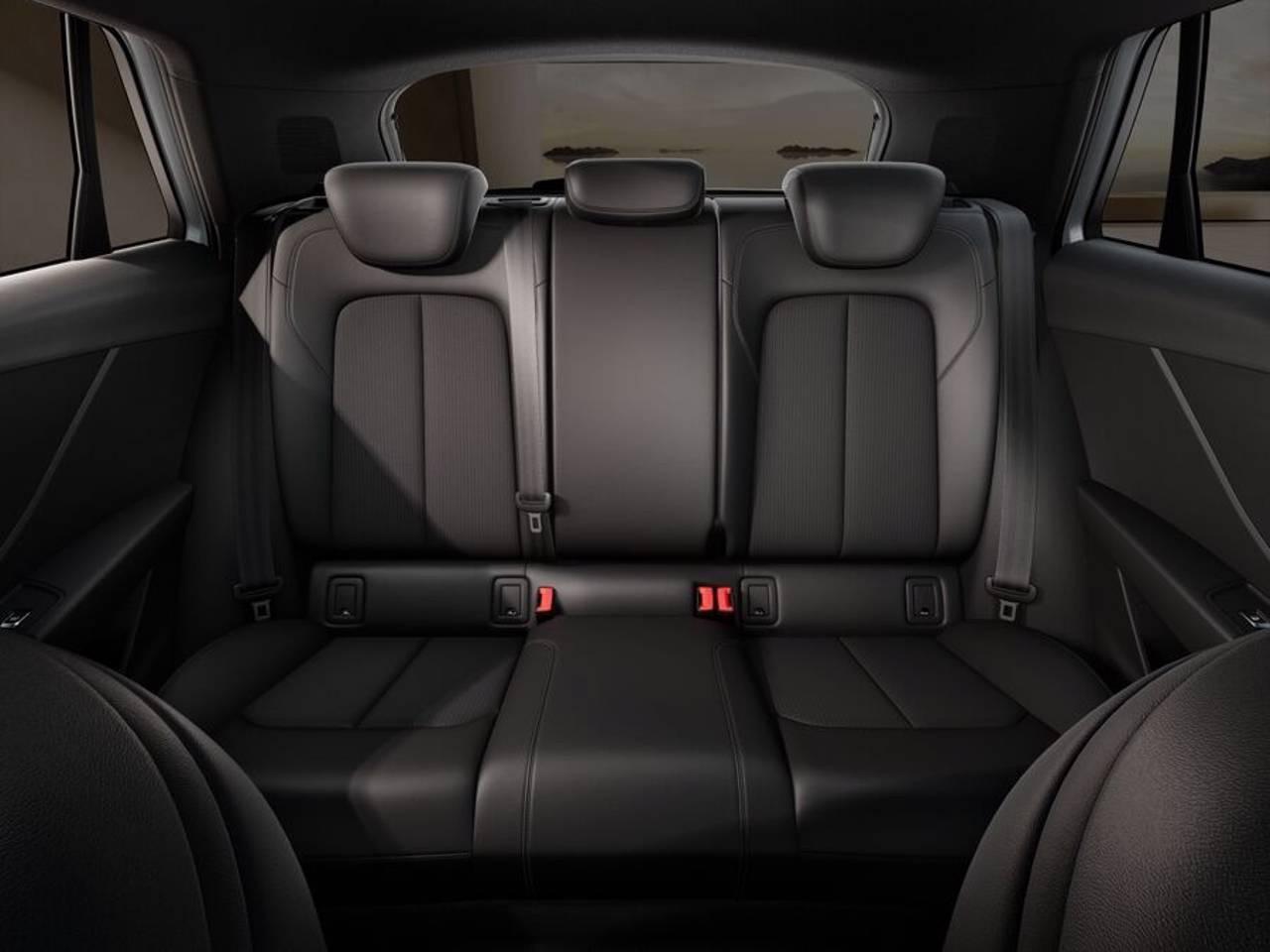 AUDI Q2 35 TFSI S-TRONIC IDENTITY BLACK