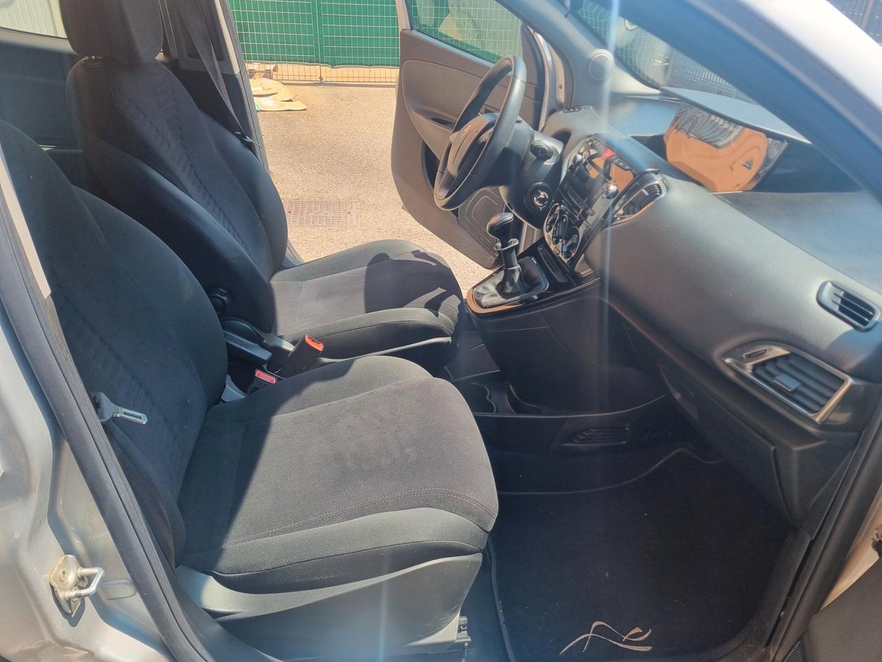 Lancia Ypsilon 1.2 69 CV 5 porte S&S Platinum unica proprietaria