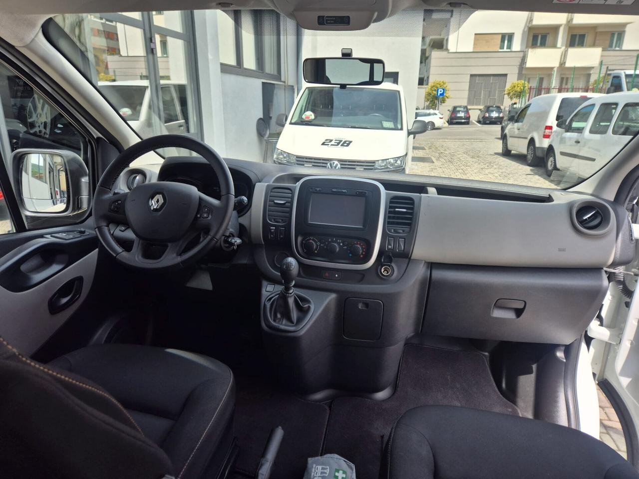 Renault Trafic EXPRESSION DCI 120CV - 9 POSTI - GANCIO TRAINO