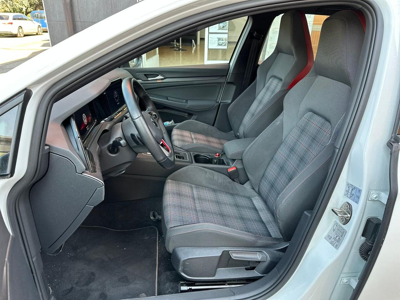 Volkswagen Golf 2.0 TSI GTI