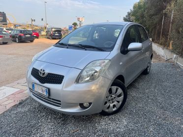 Toyota Yaris Benz automatica