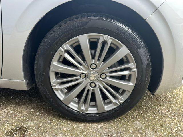 PEUGEOT 208 1.2 GPL PureTech 82 5p. Allure