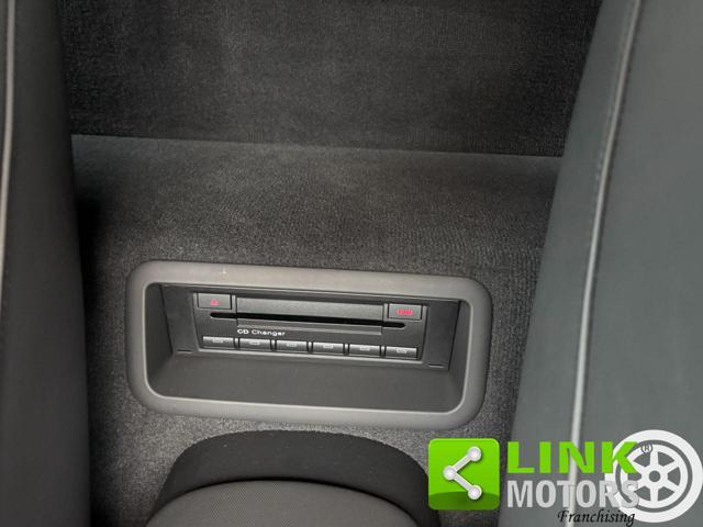 AUDI R8 4.2 V8 FSI quattro R tronic