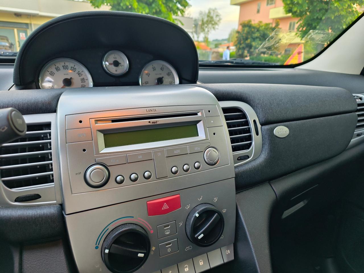 Lancia Ypsilon 1.2 69 CV Diva