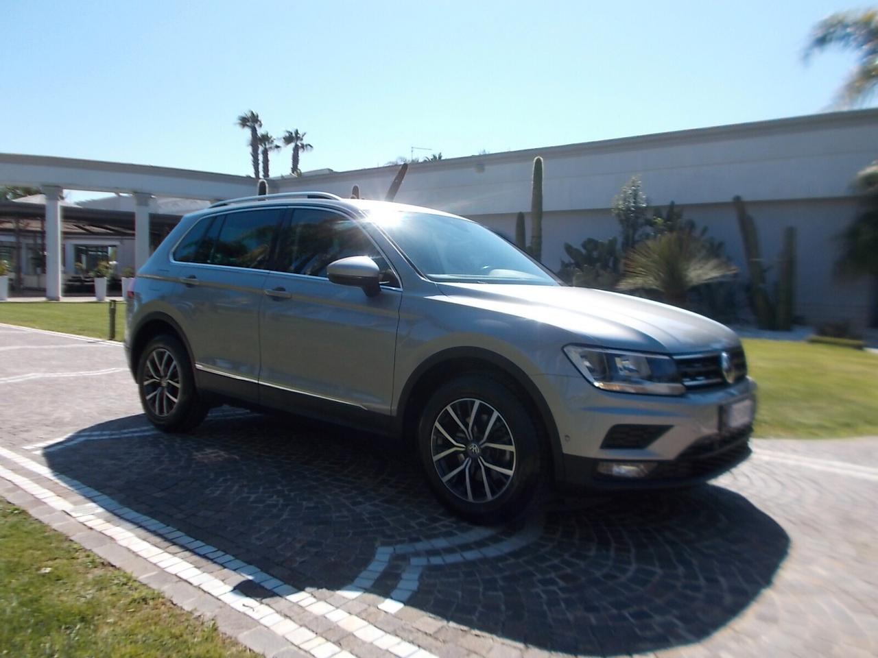 Volkswagen Tiguan 2.0 TDi DSG *FULL OPT* daVETRINA