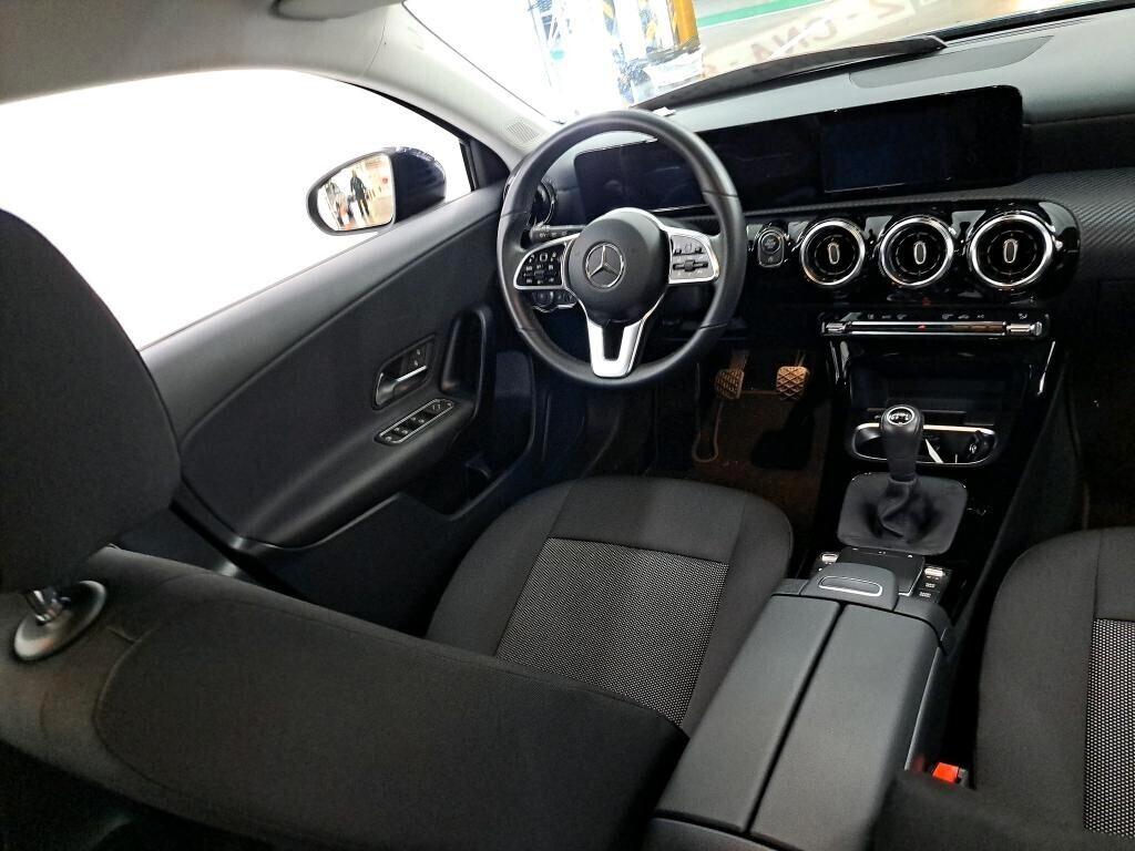 MERCEDES-BENZ A 180D 116CV 6M. BUSINESS SOLUTION ( CRUISE - NAVI - PARK ASSIST )