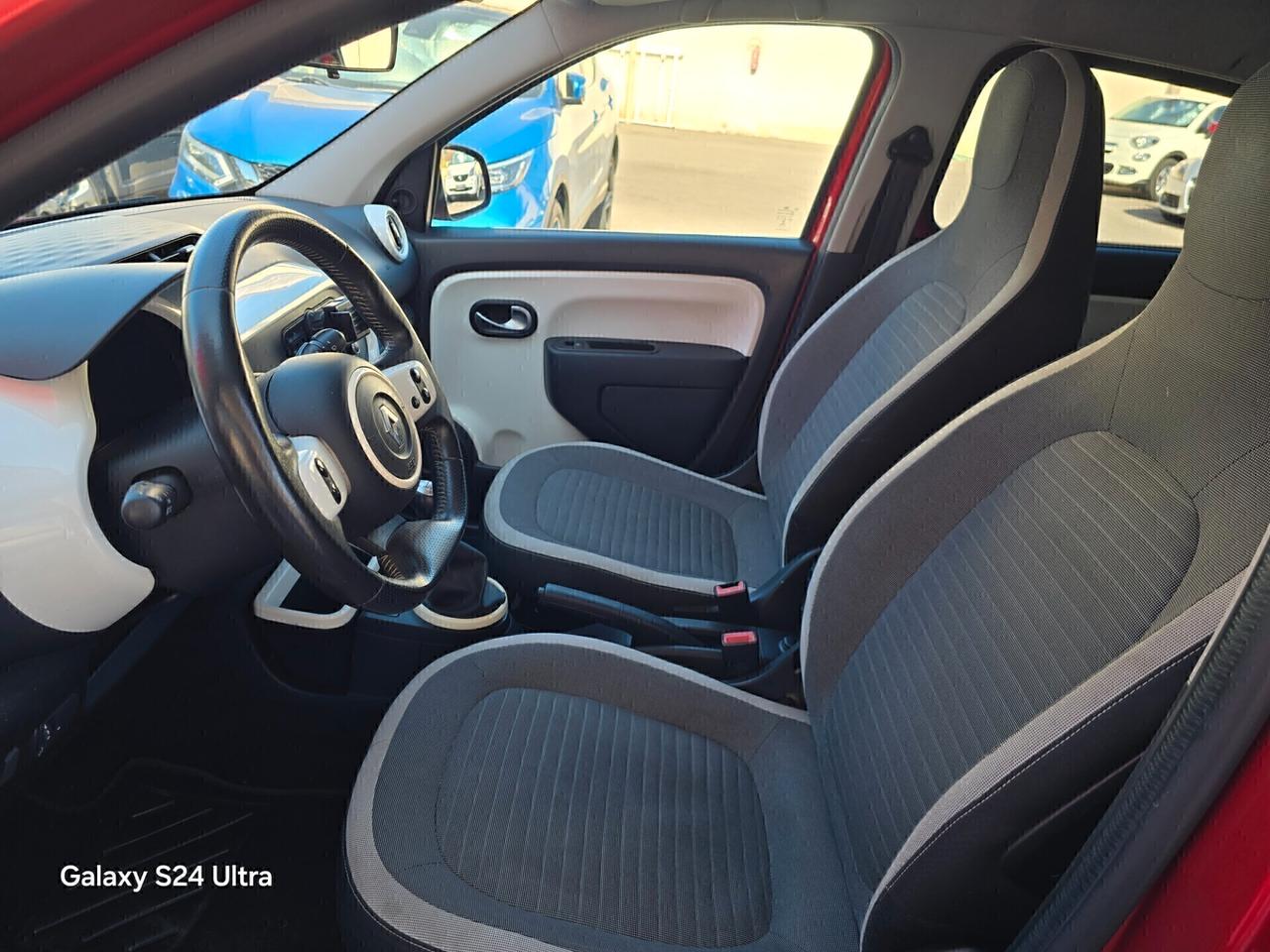 Renault Twingo SCe Stop&Start La Parisienne