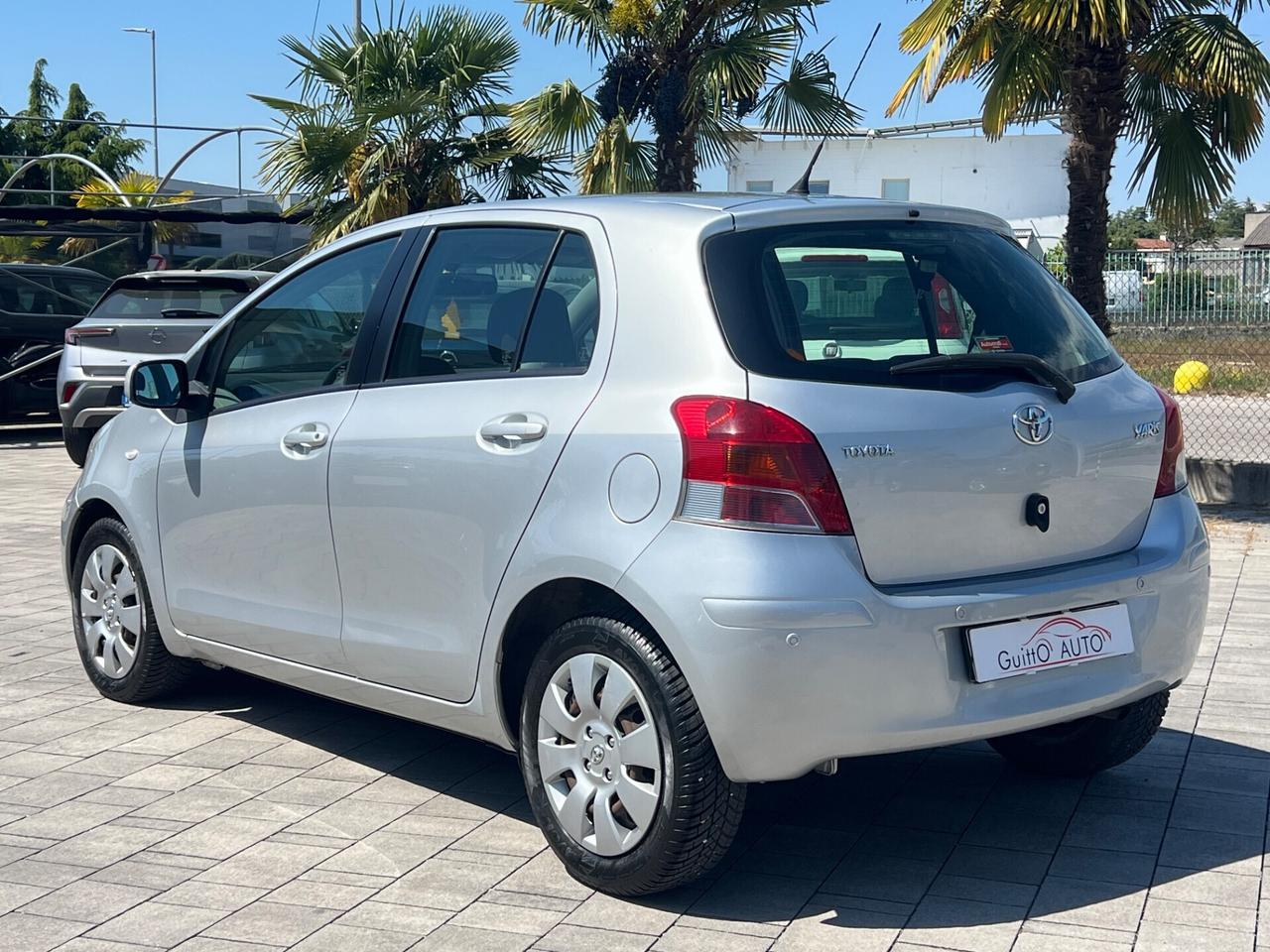 Toyota Yaris 1.0 5 porte Luxury pack FINANZIABILE
