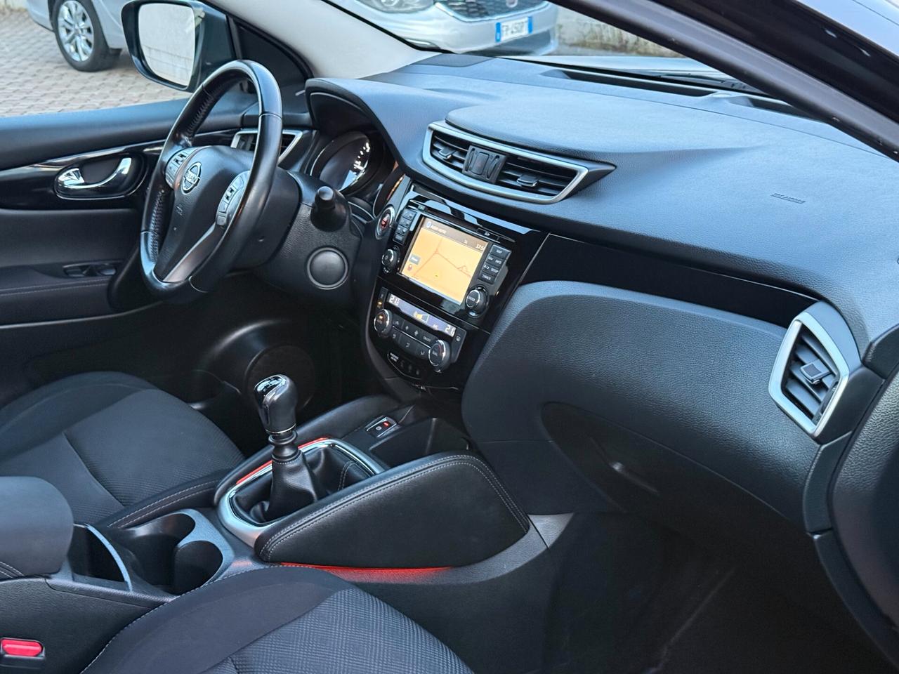 Nissan Qashqai 1.5 dCi Visia Led 4Cam Navi