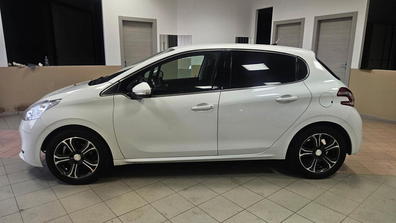 Peugeot 208 1.4 HDi 68 CV 5 porte Allure