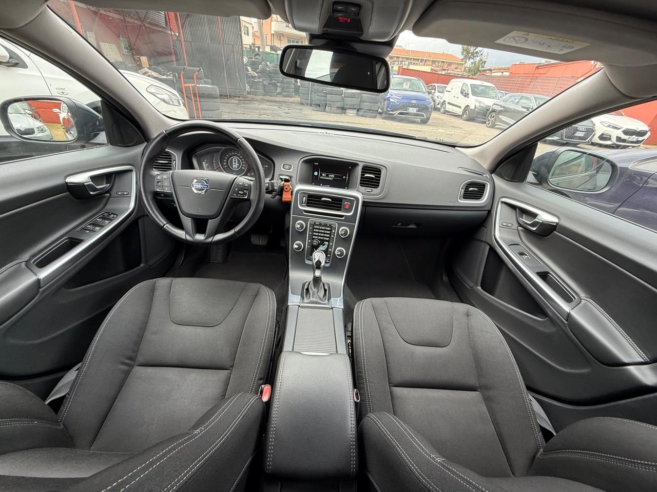 V60 D4 181 cv-Geartronic -Momentum-E6-unipro-