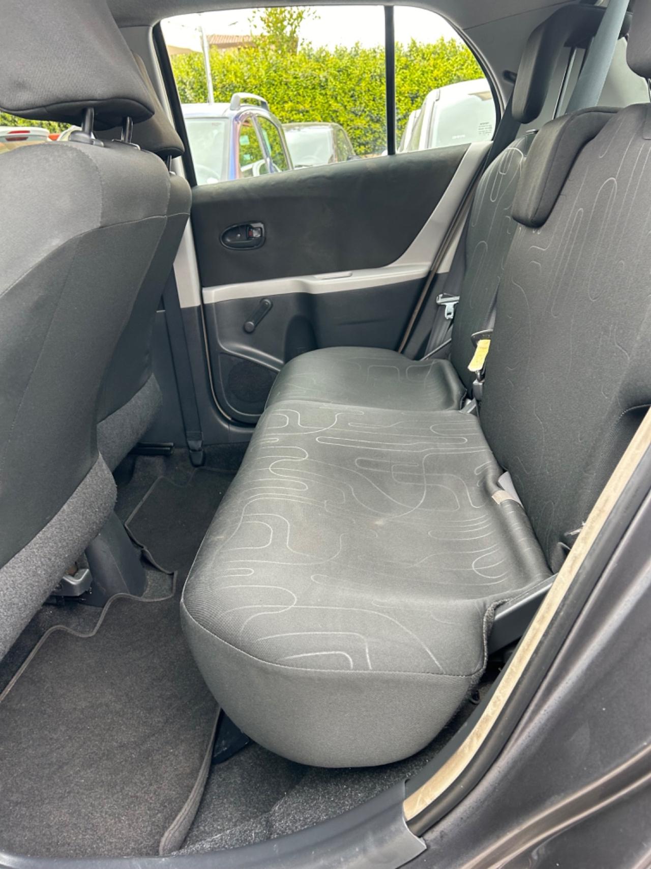 Toyota Yaris 1.0 5 porte