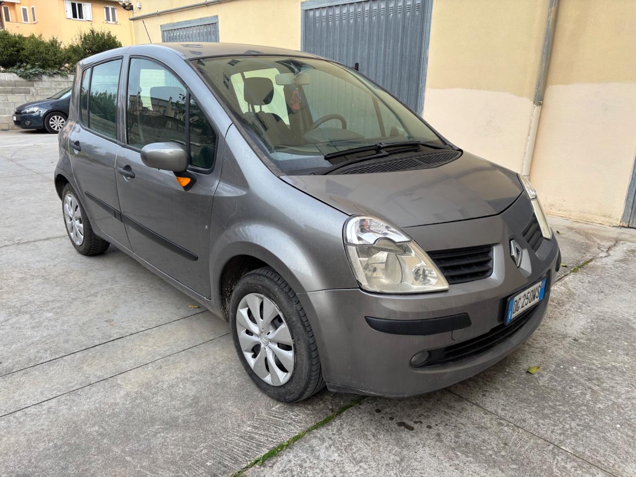 Renault Modus 1.5 dCi 70CV Saint Tropez