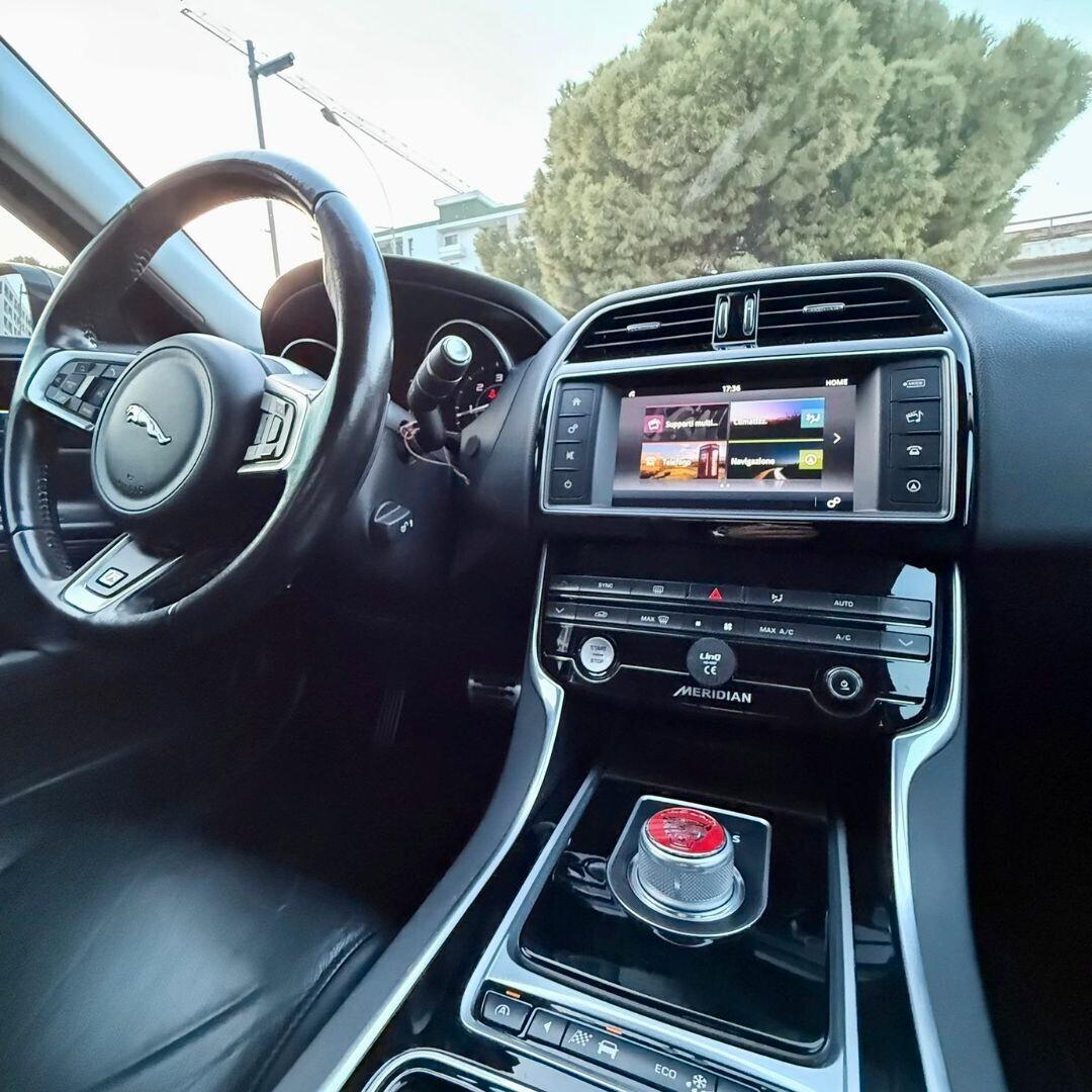 Jaguar XE 2.0 D Turbo aut. Pure **GARANZIA MOTORE**