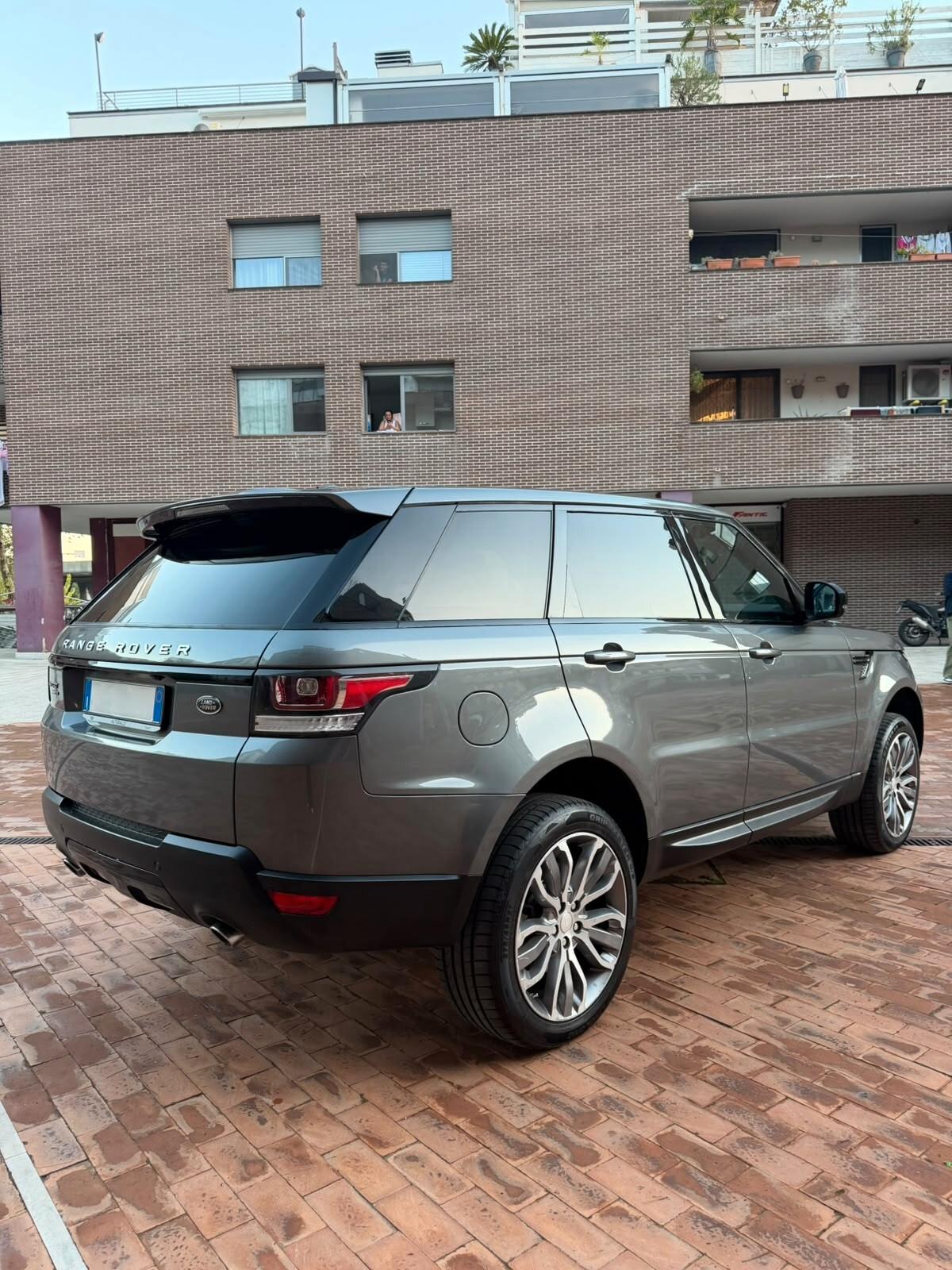 Land Rover Range Sport 3000 TDV6 HSE R DYNAMIC