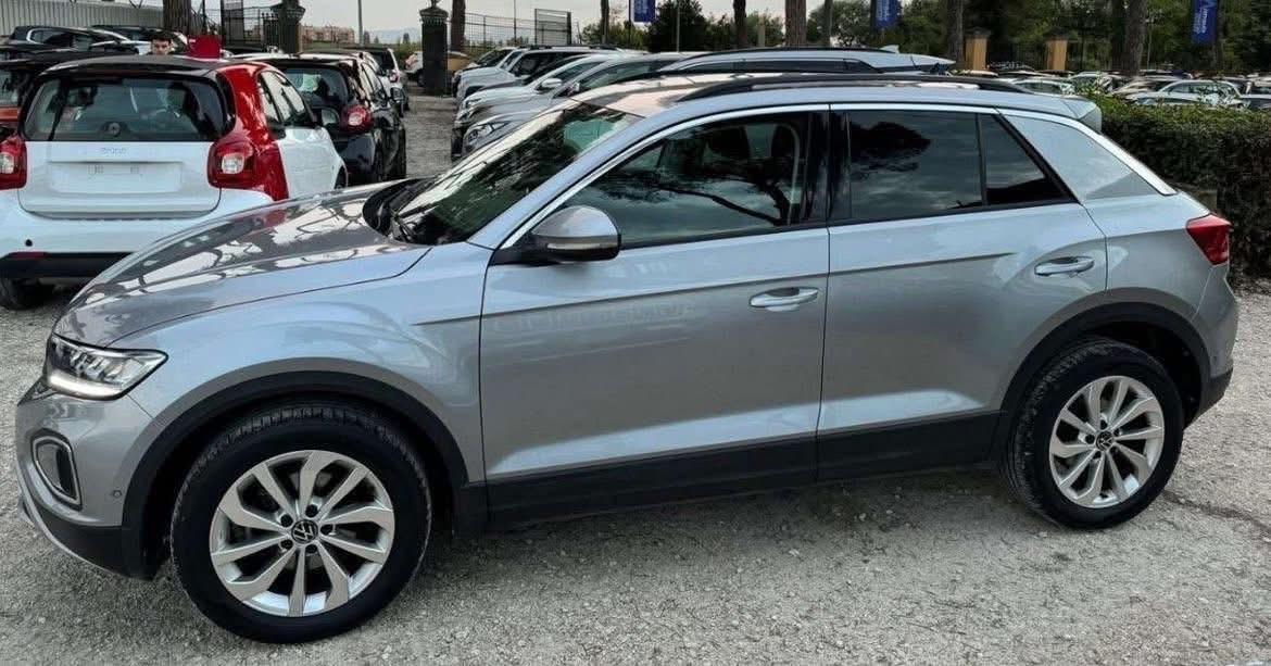 VOLKSWAGEN T ROC BENZINA AUTO A NOLEGGIO