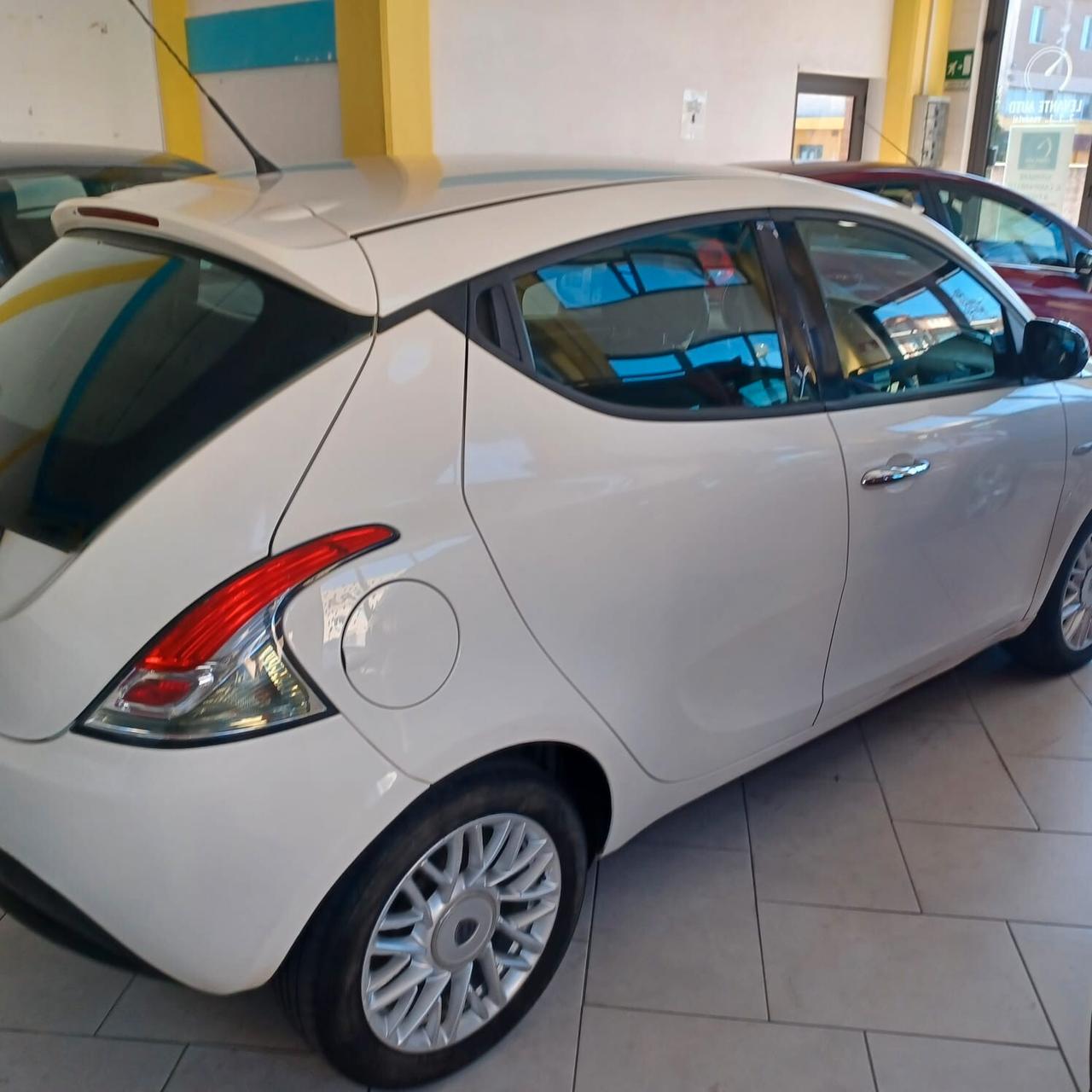 NEOPATENTATI LANCIA YPSILON 1.2 OTTIMO STATO