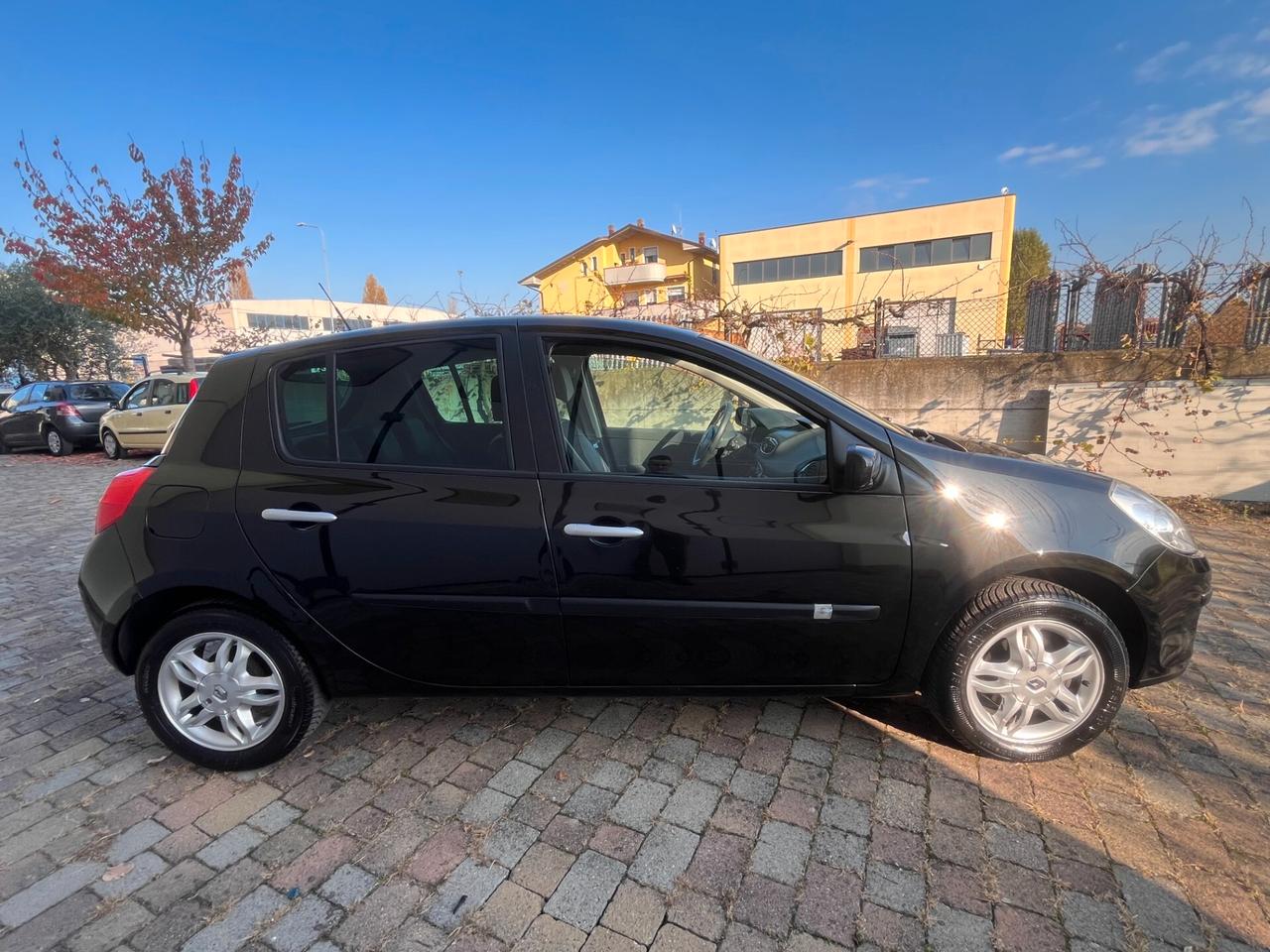 Renault Clio 1.2 16V 5 porte Le Iene